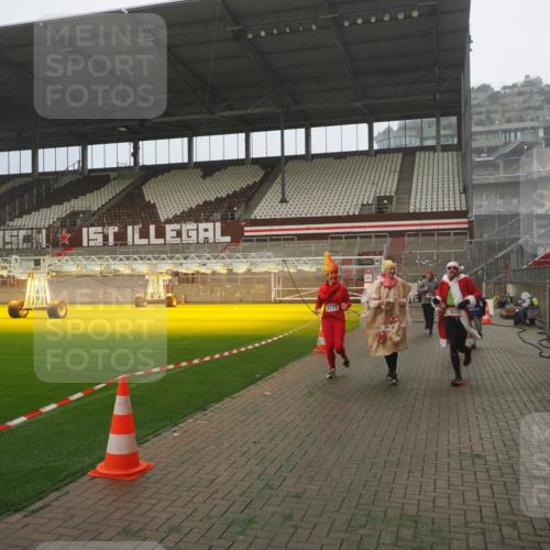 07.12.2025 - St. Pauli X-Mass-Run No. 15 Fabian Wolf http://msf.ph/oto/9365263 07.12.2025 10:12:01 Ziel 756, 1389, 1687, 1688, 1833, 2177, 2906, 3761, 3767, 3870, 3932, 3935, 4658 meine-sportfotos.de