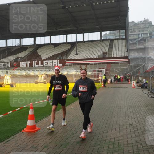07.12.2025 - St. Pauli X-Mass-Run No. 15 Fabian Wolf http://msf.ph/oto/9365289 07.12.2025 10:12:13 Ziel 756, 1389, 1526, 1833, 2177, 3870, 4658 meine-sportfotos.de