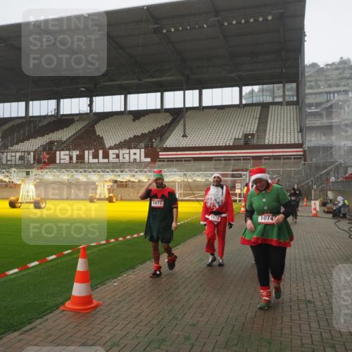07.12.2025 - St. Pauli X-Mass-Run No. 15 Fabian Wolf http://msf.ph/oto/9365306 07.12.2025 10:12:29 Ziel 1070, 1072, 1074, 1077, 2758, 2760, 2770, 3585 meine-sportfotos.de
