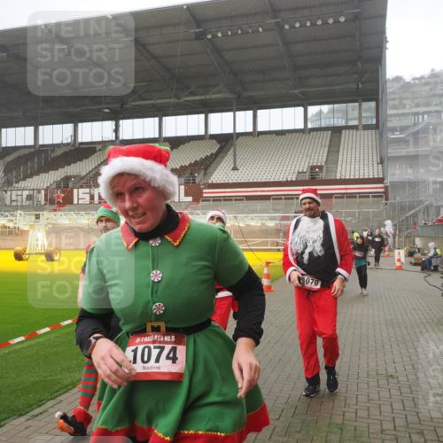 07.12.2025 - St. Pauli X-Mass-Run No. 15 Fabian Wolf http://msf.ph/oto/9365314 07.12.2025 10:12:31 Ziel 1070, 1072, 1074, 1077, 2758, 2760, 2770, 3585 meine-sportfotos.de