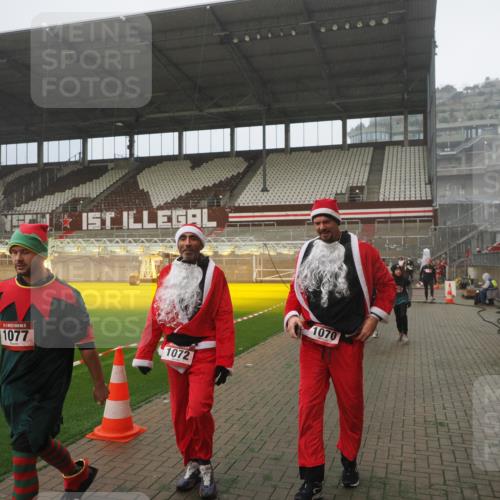 07.12.2025 - St. Pauli X-Mass-Run No. 15 Fabian Wolf http://msf.ph/oto/9365317 07.12.2025 10:12:31 Ziel 1070, 1072, 1074, 1077, 2758, 2760, 2770, 3585 meine-sportfotos.de