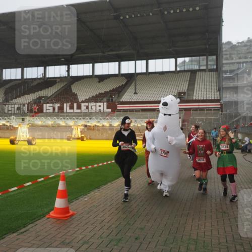 07.12.2025 - St. Pauli X-Mass-Run No. 15 Fabian Wolf http://msf.ph/oto/9365338 07.12.2025 10:12:45 Ziel 9, 18, 938, 2758, 2760, 2770, 3040, 3428, 3514, 3551, 3557, 3585, 3799, 3834, 3836 meine-sportfotos.de