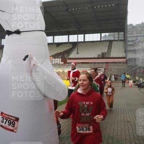 07.12.2025 - St. Pauli X-Mass-Run No. 15 Fabian Wolf http://msf.ph/oto/9365348 07.12.2025 10:12:47 Ziel 9, 18, 938, 2770, 3040, 3428, 3514, 3551, 3557, 3585, 3799, 3834, 3836 meine-sportfotos.de