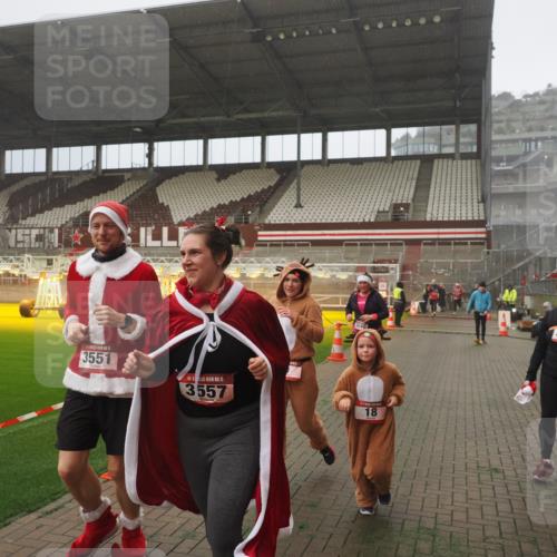 07.12.2025 - St. Pauli X-Mass-Run No. 15 Fabian Wolf http://msf.ph/oto/9365353 07.12.2025 10:12:48 Ziel 9, 18, 938, 3040, 3428, 3514, 3551, 3557, 3585, 3799, 3834, 3836 meine-sportfotos.de