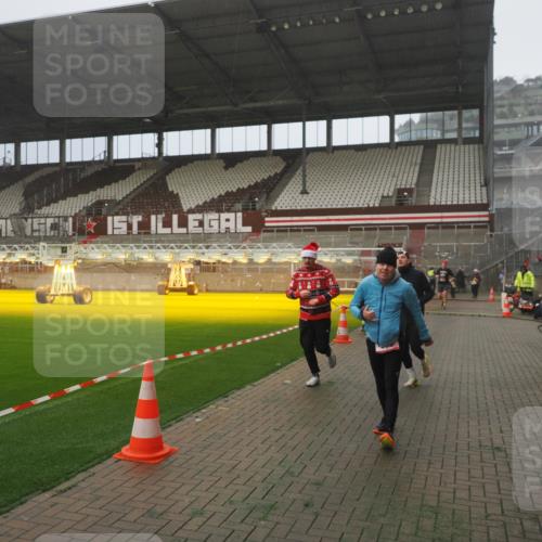 07.12.2025 - St. Pauli X-Mass-Run No. 15 Fabian Wolf http://msf.ph/oto/9365365 07.12.2025 10:12:56 Ziel 9, 18, 80, 938, 1397, 2687, 3040, 3428, 3514, 3551, 3557, 3799, 3834, 3836, 4487 meine-sportfotos.de