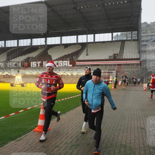 07.12.2025 - St. Pauli X-Mass-Run No. 15 Fabian Wolf http://msf.ph/oto/9365370 07.12.2025 10:12:57 Ziel 9, 18, 80, 938, 1397, 2687, 3040, 3551, 3557, 4487 meine-sportfotos.de