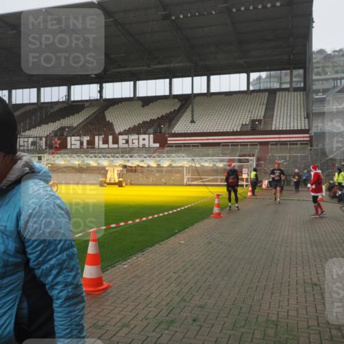 07.12.2025 - St. Pauli X-Mass-Run No. 15 Fabian Wolf http://msf.ph/oto/9365377 07.12.2025 10:12:58 Ziel 9, 18, 80, 938, 1397, 2687, 2712, 3040, 4487 meine-sportfotos.de