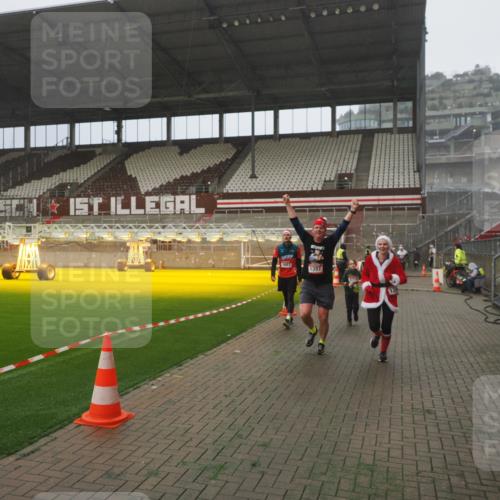 07.12.2025 - St. Pauli X-Mass-Run No. 15 Fabian Wolf http://msf.ph/oto/9365381 07.12.2025 10:13:02 Ziel 80, 938, 1397, 1733, 2687, 2711, 2712, 4487 meine-sportfotos.de