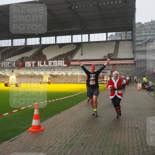 07.12.2025 - St. Pauli X-Mass-Run No. 15 Fabian Wolf http://msf.ph/oto/9365383 07.12.2025 10:13:02 Ziel 80, 938, 1397, 1733, 2687, 2711, 2712, 4487 meine-sportfotos.de