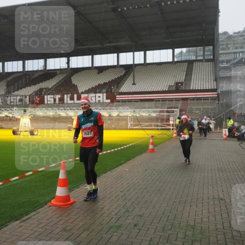 07.12.2025 - St. Pauli X-Mass-Run No. 15 Fabian Wolf http://msf.ph/oto/9365391 07.12.2025 10:13:06 Ziel 80, 1126, 1397, 1733, 2687, 2711, 2712, 3588, 3589, 4487 meine-sportfotos.de