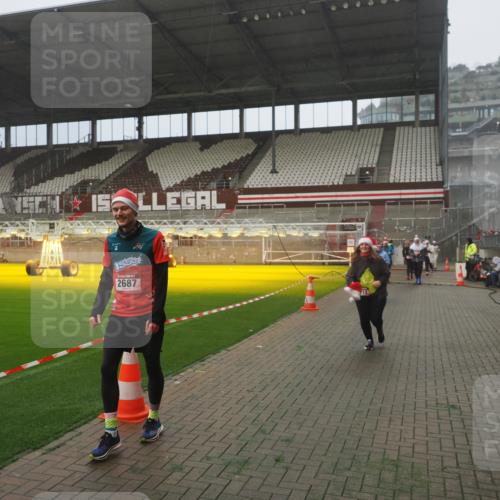 07.12.2025 - St. Pauli X-Mass-Run No. 15 Fabian Wolf http://msf.ph/oto/9365394 07.12.2025 10:13:07 Ziel 80, 1126, 1397, 1733, 2687, 2711, 2712, 3588, 3589, 4487, 4664 meine-sportfotos.de