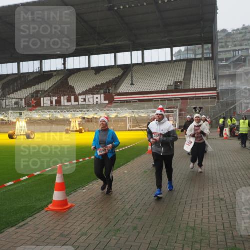 07.12.2025 - St. Pauli X-Mass-Run No. 15 Fabian Wolf http://msf.ph/oto/9365411 07.12.2025 10:13:14 Ziel 1044, 1126, 1397, 1733, 2711, 2712, 3588, 3589, 4081, 4082, 4083, 4664 meine-sportfotos.de