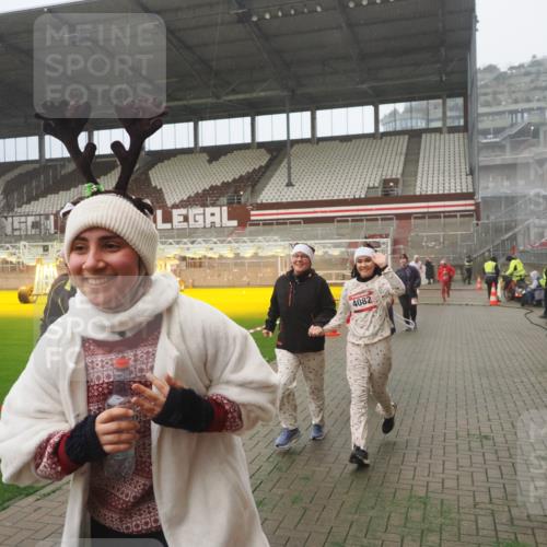 07.12.2025 - St. Pauli X-Mass-Run No. 15 Fabian Wolf http://msf.ph/oto/9365425 07.12.2025 10:13:17 Ziel 1044, 1062, 1126, 1220, 1733, 2711, 2712, 3588, 3589, 4081, 4082, 4083, 4664 meine-sportfotos.de