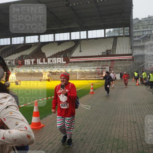 07.12.2025 - St. Pauli X-Mass-Run No. 15 Fabian Wolf http://msf.ph/oto/9365431 07.12.2025 10:13:18 Ziel 1044, 1062, 1126, 1220, 1733, 2711, 2712, 3588, 3589, 4081, 4082, 4083, 4664 meine-sportfotos.de