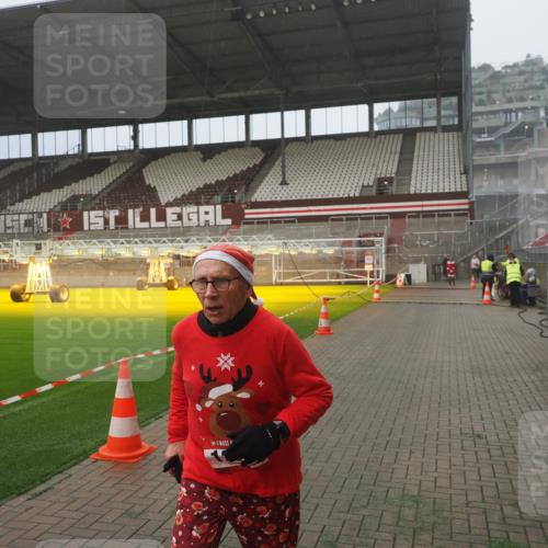 07.12.2025 - St. Pauli X-Mass-Run No. 15 Fabian Wolf http://msf.ph/oto/9365447 07.12.2025 10:13:24 Ziel 1044, 1062, 1126, 1220, 3589, 4081, 4082, 4083, 4664 meine-sportfotos.de