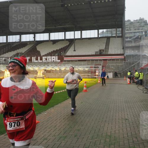 07.12.2025 - St. Pauli X-Mass-Run No. 15 Fabian Wolf http://msf.ph/oto/9365462 07.12.2025 10:13:39 Ziel 88, 970, 1699, 2905 meine-sportfotos.de