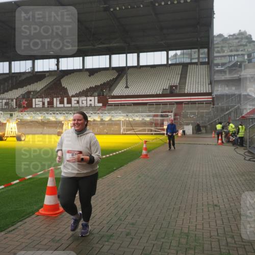 07.12.2025 - St. Pauli X-Mass-Run No. 15 Fabian Wolf http://msf.ph/oto/9365467 07.12.2025 10:13:40 Ziel 88, 970, 1699, 2905 meine-sportfotos.de