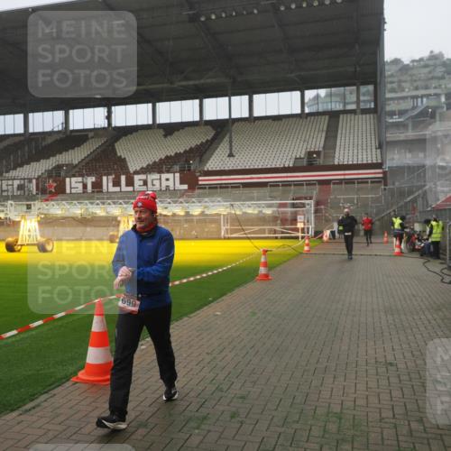 07.12.2025 - St. Pauli X-Mass-Run No. 15 Fabian Wolf http://msf.ph/oto/9365475 07.12.2025 10:13:48 Ziel 88, 1699, 2905, 2951 meine-sportfotos.de