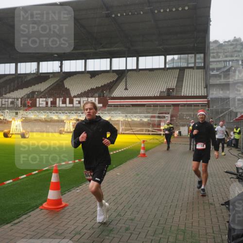 07.12.2025 - St. Pauli X-Mass-Run No. 15 Fabian Wolf http://msf.ph/oto/9365543 07.12.2025 10:14:33 Ziel 352, 1158, 2564, 2617, 2618, 2864, 3565, 4508, 4545 meine-sportfotos.de