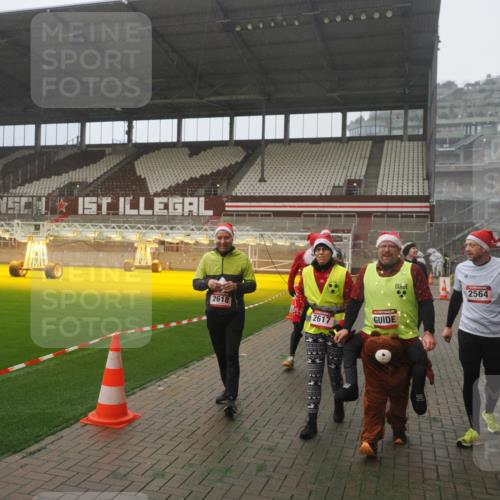 07.12.2025 - St. Pauli X-Mass-Run No. 15 Fabian Wolf http://msf.ph/oto/9365557 07.12.2025 10:14:41 Ziel 1158, 2564, 2617, 2618, 2864, 3481, 3565, 4508 meine-sportfotos.de