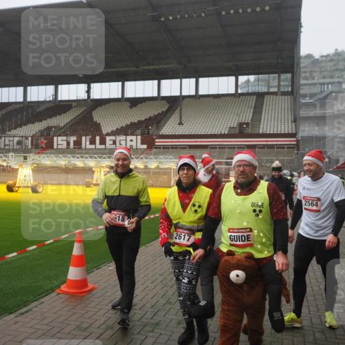 07.12.2025 - St. Pauli X-Mass-Run No. 15 Fabian Wolf http://msf.ph/oto/9365561 07.12.2025 10:14:42 Ziel 1158, 2564, 2617, 2618, 2864, 3481, 3565, 4508 meine-sportfotos.de