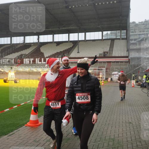 07.12.2025 - St. Pauli X-Mass-Run No. 15 Fabian Wolf http://msf.ph/oto/9365577 07.12.2025 10:14:45 Ziel 2564, 2617, 2618, 2864, 3481, 3565, 4508 meine-sportfotos.de
