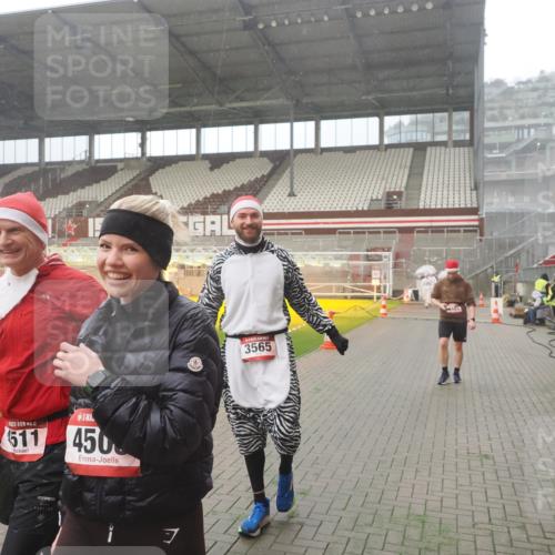 07.12.2025 - St. Pauli X-Mass-Run No. 15 Fabian Wolf http://msf.ph/oto/9365581 07.12.2025 10:14:46 Ziel 2564, 2617, 2864, 3481, 3565, 4508 meine-sportfotos.de