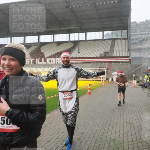 07.12.2025 - St. Pauli X-Mass-Run No. 15 Fabian Wolf http://msf.ph/oto/9365582 07.12.2025 10:14:46 Ziel 2564, 2617, 2864, 3481, 3565, 4508 meine-sportfotos.de