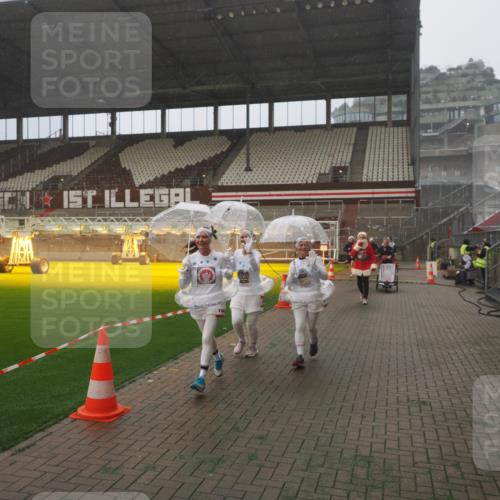 07.12.2025 - St. Pauli X-Mass-Run No. 15 Fabian Wolf http://msf.ph/oto/9365612 07.12.2025 10:14:56 Ziel 762, 1363, 1867, 1869, 1873, 2883, 2891, 3481, 4001, 4004 meine-sportfotos.de