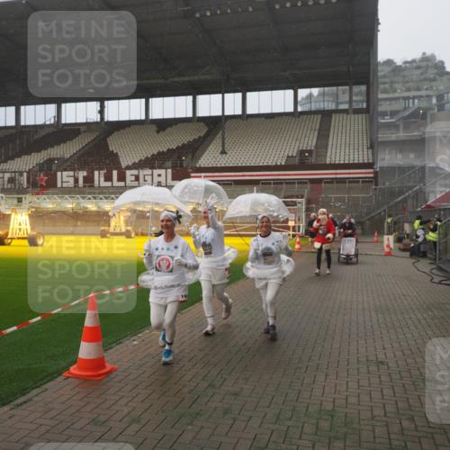 07.12.2025 - St. Pauli X-Mass-Run No. 15 Fabian Wolf http://msf.ph/oto/9365613 07.12.2025 10:14:56 Ziel 762, 1363, 1867, 1869, 1873, 2883, 2891, 3481, 4001, 4004 meine-sportfotos.de