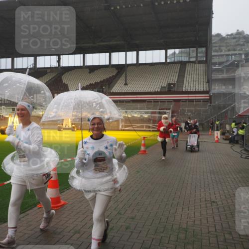 07.12.2025 - St. Pauli X-Mass-Run No. 15 Fabian Wolf http://msf.ph/oto/9365620 07.12.2025 10:14:58 Ziel 762, 1363, 1867, 1869, 1873, 2883, 2891, 3741, 4001, 4004 meine-sportfotos.de