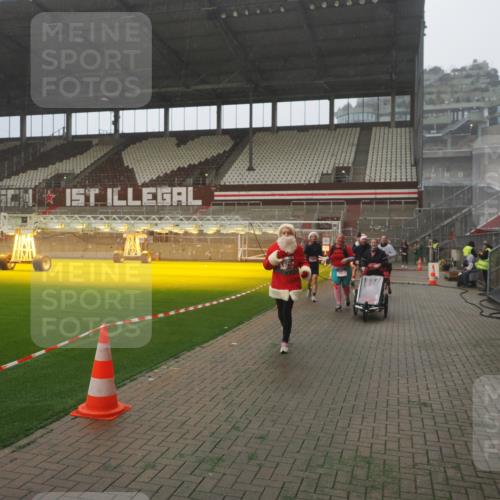 07.12.2025 - St. Pauli X-Mass-Run No. 15 Fabian Wolf http://msf.ph/oto/9365621 07.12.2025 10:14:59 Ziel 762, 1363, 1867, 1869, 1873, 2883, 2891, 3741, 4001, 4004 meine-sportfotos.de