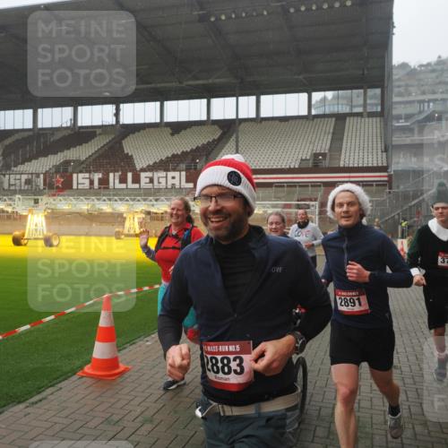 07.12.2025 - St. Pauli X-Mass-Run No. 15 Fabian Wolf http://msf.ph/oto/9365635 07.12.2025 10:15:03 Ziel 308, 762, 1363, 1867, 1869, 1873, 2883, 2891, 3741, 4001, 4004 meine-sportfotos.de