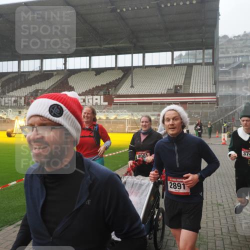 07.12.2025 - St. Pauli X-Mass-Run No. 15 Fabian Wolf http://msf.ph/oto/9365636 07.12.2025 10:15:03 Ziel 308, 762, 1363, 1867, 1869, 1873, 2883, 2891, 3741, 4001, 4004 meine-sportfotos.de