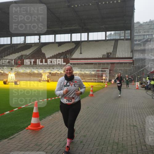 07.12.2025 - St. Pauli X-Mass-Run No. 15 Fabian Wolf http://msf.ph/oto/9365648 07.12.2025 10:15:06 Ziel 308, 762, 1363, 1867, 1869, 1873, 2666, 2667, 2668, 2883, 2891, 3741, 4001, 4004 meine-sportfotos.de