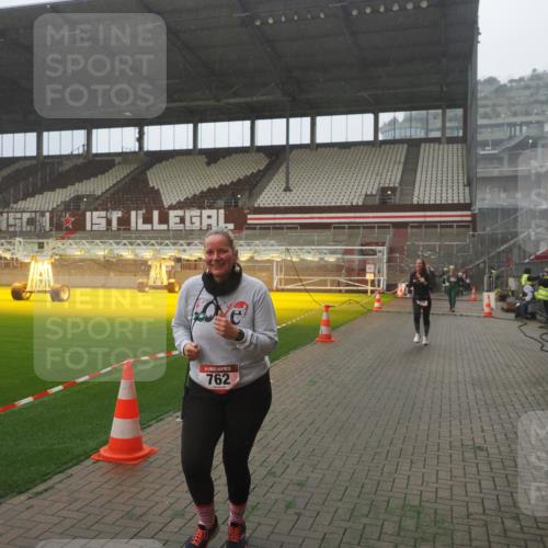 07.12.2025 - St. Pauli X-Mass-Run No. 15 Fabian Wolf http://msf.ph/oto/9365649 07.12.2025 10:15:06 Ziel 308, 762, 1363, 1867, 1869, 1873, 2666, 2667, 2668, 2883, 2891, 3741, 4001, 4004 meine-sportfotos.de