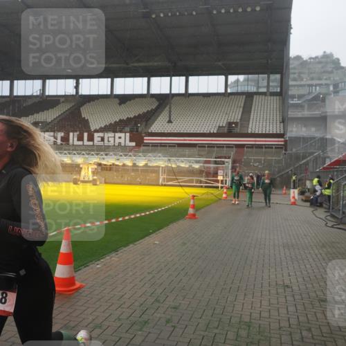 07.12.2025 - St. Pauli X-Mass-Run No. 15 Fabian Wolf http://msf.ph/oto/9365656 07.12.2025 10:15:09 Ziel 308, 438, 762, 2666, 2667, 2668, 2883, 2891, 3741, 4001, 4004 meine-sportfotos.de