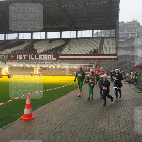 07.12.2025 - St. Pauli X-Mass-Run No. 15 Fabian Wolf http://msf.ph/oto/9365657 07.12.2025 10:15:16 Ziel 308, 431, 436, 438, 1180, 1183, 1885, 2666, 2667, 2668, 2883, 3103, 3741, 4536 meine-sportfotos.de
