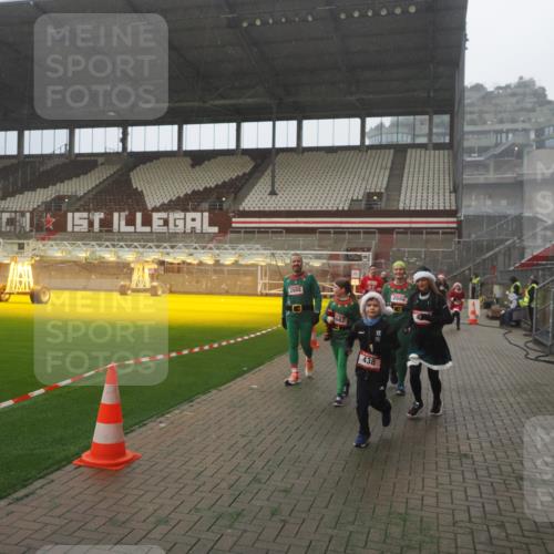 07.12.2025 - St. Pauli X-Mass-Run No. 15 Fabian Wolf http://msf.ph/oto/9365660 07.12.2025 10:15:17 Ziel 308, 431, 436, 438, 1180, 1183, 1885, 2666, 2667, 2668, 3103, 3741, 4494, 4536 meine-sportfotos.de