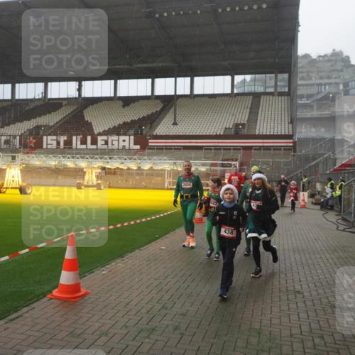 07.12.2025 - St. Pauli X-Mass-Run No. 15 Fabian Wolf http://msf.ph/oto/9365661 07.12.2025 10:15:17 Ziel 308, 431, 436, 438, 1180, 1183, 1885, 2666, 2667, 2668, 3103, 3741, 4494, 4536 meine-sportfotos.de