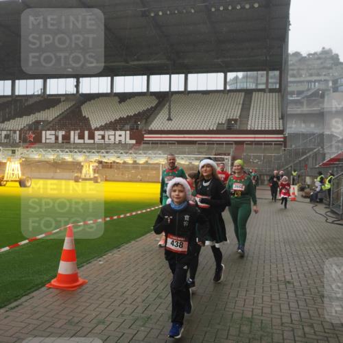 07.12.2025 - St. Pauli X-Mass-Run No. 15 Fabian Wolf http://msf.ph/oto/9365664 07.12.2025 10:15:18 Ziel 308, 431, 436, 438, 1180, 1183, 1885, 2666, 2667, 2668, 3103, 3741, 4494, 4536 meine-sportfotos.de