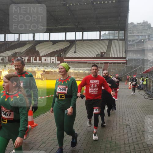 07.12.2025 - St. Pauli X-Mass-Run No. 15 Fabian Wolf http://msf.ph/oto/9365677 07.12.2025 10:15:21 Ziel 308, 431, 436, 438, 1180, 1183, 1885, 2666, 2667, 2668, 3103, 4494, 4536 meine-sportfotos.de