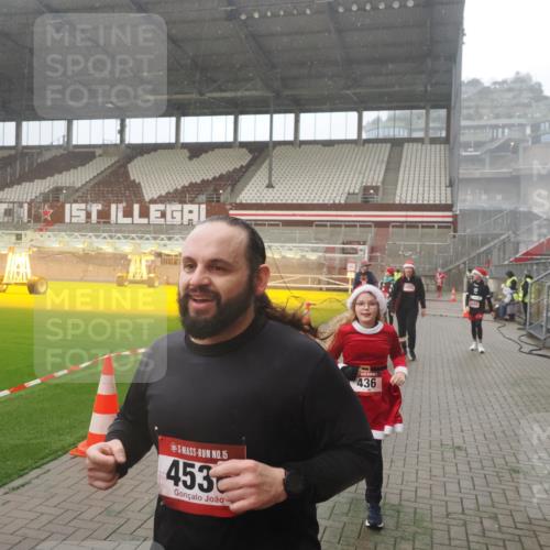 07.12.2025 - St. Pauli X-Mass-Run No. 15 Fabian Wolf http://msf.ph/oto/9365685 07.12.2025 10:15:22 Ziel 308, 431, 436, 438, 1180, 1183, 1885, 2666, 2667, 2668, 3103, 4494, 4536 meine-sportfotos.de