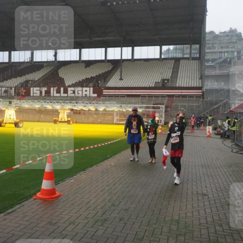 07.12.2025 - St. Pauli X-Mass-Run No. 15 Fabian Wolf http://msf.ph/oto/9365702 07.12.2025 10:15:27 Ziel 431, 436, 438, 1180, 1183, 1885, 3053, 3103, 4494, 4536 meine-sportfotos.de