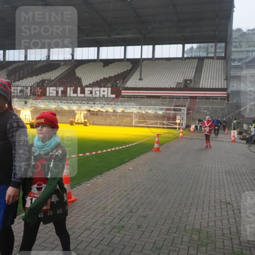 07.12.2025 - St. Pauli X-Mass-Run No. 15 Fabian Wolf http://msf.ph/oto/9365713 07.12.2025 10:15:31 Ziel 436, 1180, 1183, 1885, 2745, 3053, 3103, 4494, 4536 meine-sportfotos.de