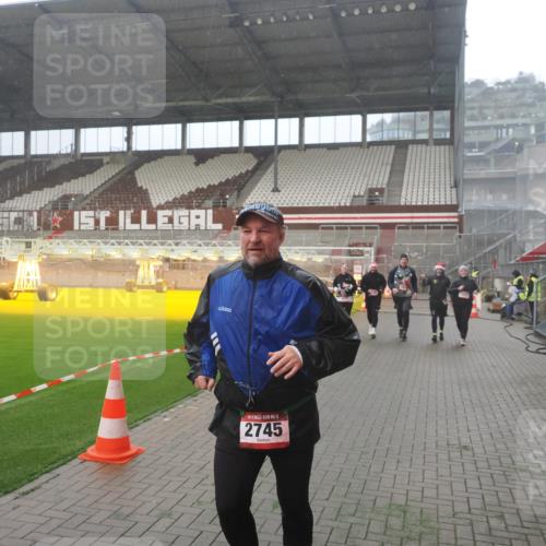 07.12.2025 - St. Pauli X-Mass-Run No. 15 Fabian Wolf http://msf.ph/oto/9365731 07.12.2025 10:15:42 Ziel 2641, 2645, 2652, 2658, 2659, 2745, 3053, 4455 meine-sportfotos.de
