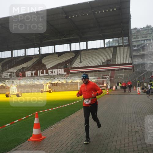 07.12.2025 - St. Pauli X-Mass-Run No. 15 Fabian Wolf http://msf.ph/oto/9365757 07.12.2025 10:16:14 Ziel 394, 1328, 2743 meine-sportfotos.de