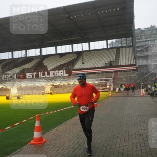 07.12.2025 - St. Pauli X-Mass-Run No. 15 Fabian Wolf http://msf.ph/oto/9365758 07.12.2025 10:16:14 Ziel 394, 1328, 2743 meine-sportfotos.de