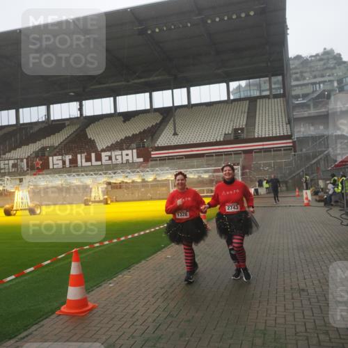 07.12.2025 - St. Pauli X-Mass-Run No. 15 Fabian Wolf http://msf.ph/oto/9365761 07.12.2025 10:16:22 Ziel 394, 1328, 2743 meine-sportfotos.de