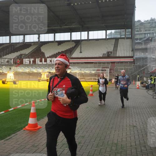 07.12.2025 - St. Pauli X-Mass-Run No. 15 Fabian Wolf http://msf.ph/oto/9365824 07.12.2025 10:16:51 Ziel 1620, 1989, 1997, 2185, 2266, 3633, 4356, 4359, 4769 meine-sportfotos.de